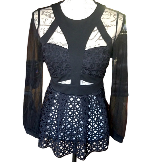 Gracia Tops - Gracia keyhole/sheer top